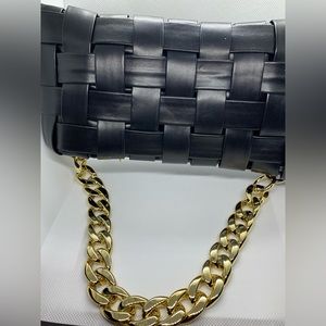 WEAVE LEATHER BAG WITH GOLD CHAIN